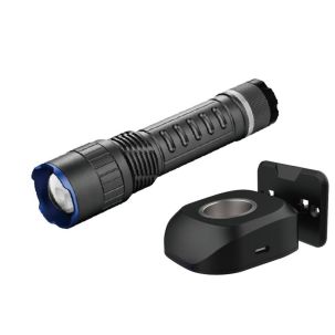 What features should an emergency flashlight have?